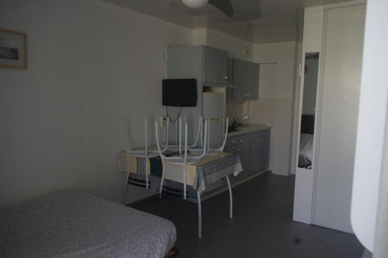 Les Stoechades Aparthotel อิแยร์ ภายนอก รูปภาพ
